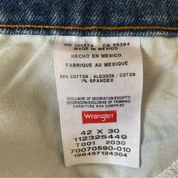 WRANGLER • 42 x 30 Regular Fit Premium Quality Blue Jeans - Picture 8 of 16